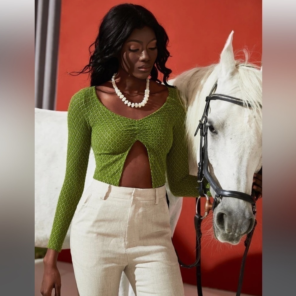 𝅺SPLIT HEM CROP TOP